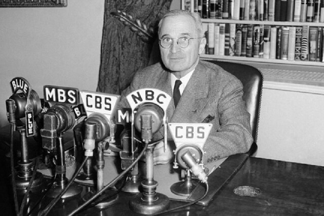 President Truman announces the beginning of the development of a hydrogen bomb