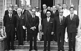 Franco asume la jefatura del Estado y se autodenomina "Generalísimo".