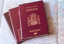 El gobierno aprueba una ley que permite la ciudadanía española por descendencia a los sefardíes que fueron expulsados de España hace más de 500 años.