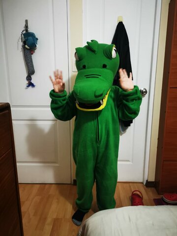 Hipnotización para controlar la fobia a los disfraces (2019):