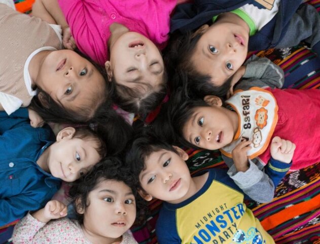 Niñas, niños y adolescentes