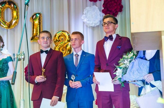 Закінчив 11 клас Чуднівського ліцею