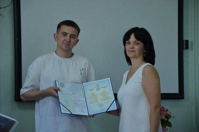 Закінчив бакалаврат