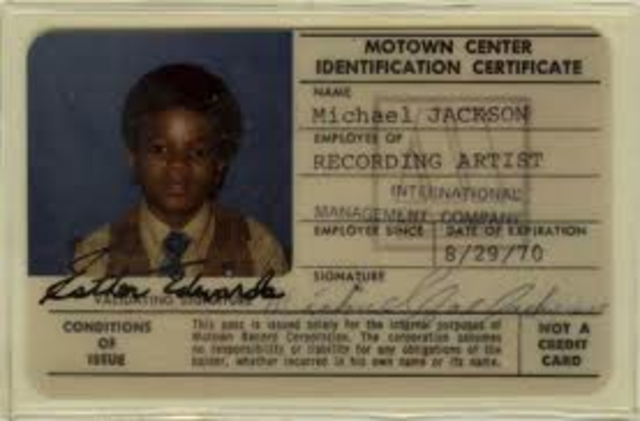 micheal jackson is signed with motown