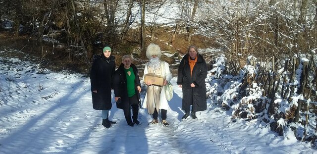 თოვლის ბაბუამ ბავშვები და მოხუცები გაახარა