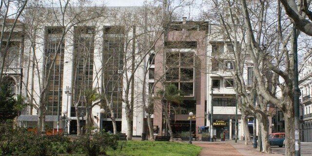 Mc Donalds Plaza Matriz - Conrado Pintos, Alberto Valenti, Arturo Silva Montero