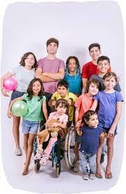 Niños, niñas y adolescentes.