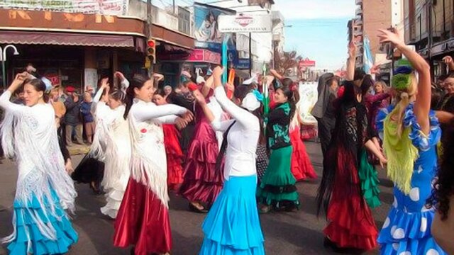 Los ROM, romaníes, gitanos o cíngaros.