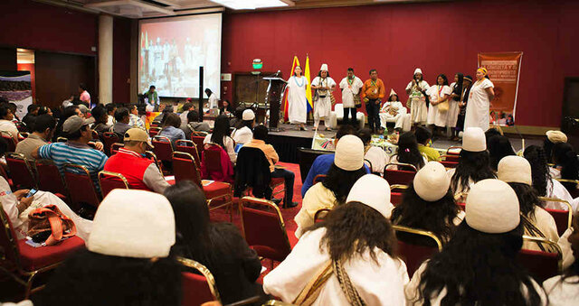 Decreto que reglamenta la consulta previa con las comunidades indígenas y negras para la explotación de los recursos naturales dentro de su territorio (Decreto No. 1320 de 1998)