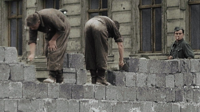 Se Construye el Muro de Berlín