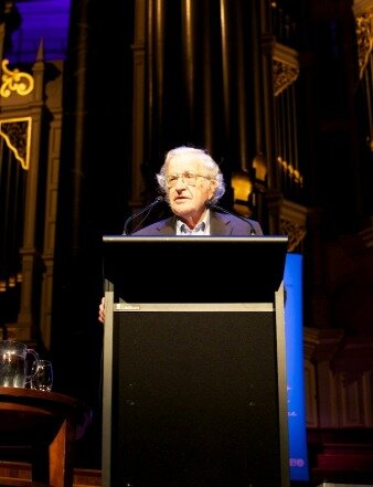 Chomsky Receives the Sydney Peace Prize