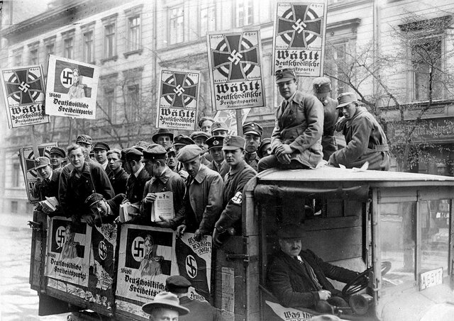 Hitler ilegalizó los partidos políticos y sindicatos