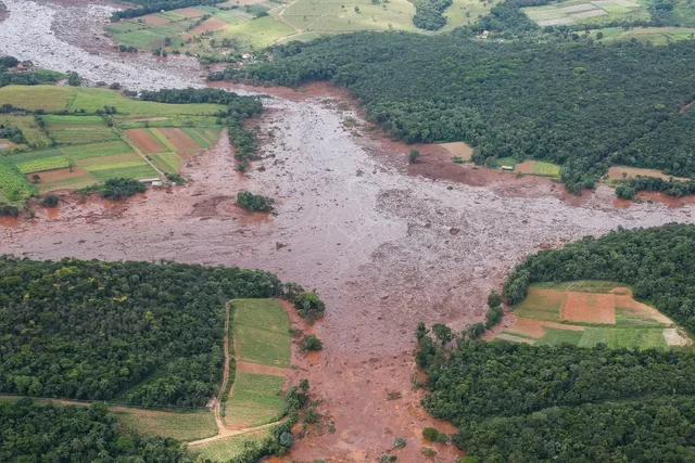 Rompimento da barragem de Brumadinho.