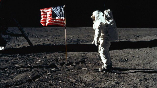 Apollo 11 lander på månen