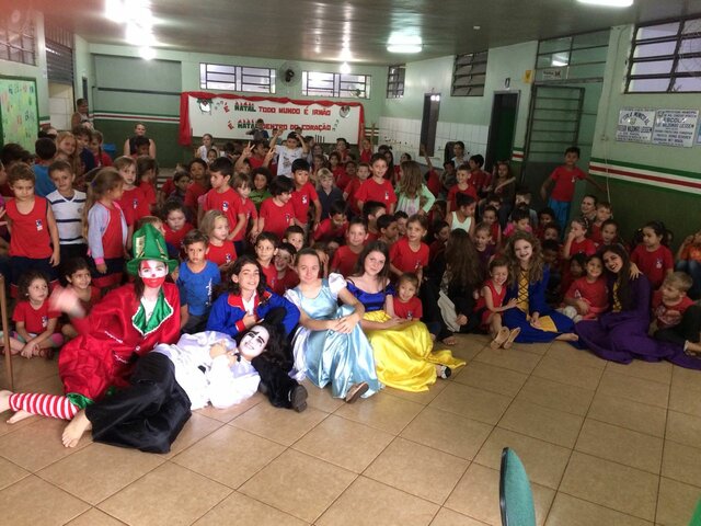 Primeira peça de teatro apresentada nas escolas do municipio.