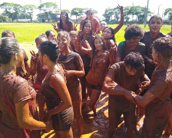 Formação no Ensino Médio.