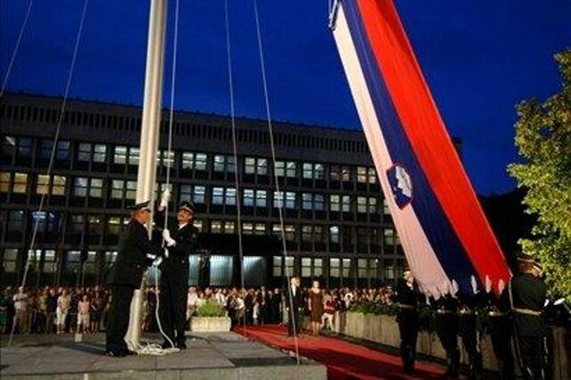 RAZGLASITEV SAMOSTOJNOSTI