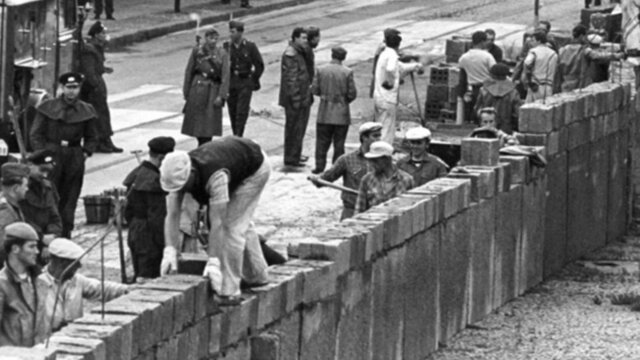 Levantamiento del muro de Berlín