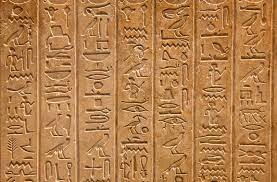 AÑO 3000 A.C. JEROGLÍFICOS EGIPCIOS. COMBINAN LA REPRESENTACIÓN GRÁFICA (DIBUJOS) CON LA REPRESENTACIÓN LINGÜÍSTICA (IDEOGRAMAS), USAN EL PAPIRO.