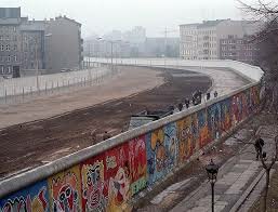 CONSTRUCCIÓN DEL MURO DE BERLÍN