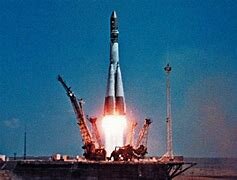 lanzamiento al espacio del primer hombre