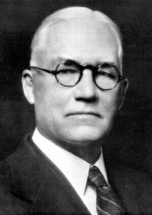 James Russell dio el segundo curso de administración educativa.