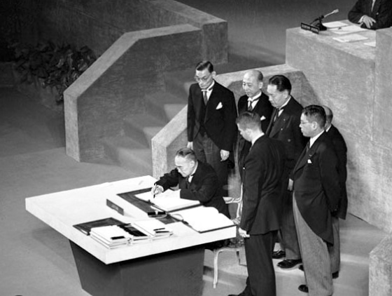 JAPÓN FIRMÓ UN TRATADO DE PAZ CON LA URSS. 1955.