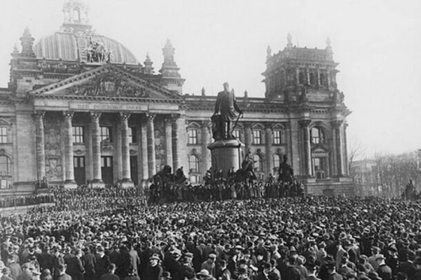 German Revolution of 1918 and Kaiser Wilhelm II resigns