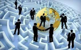 Estrategia y cambio social por Douglas McGregor y Frederick Herzberg.