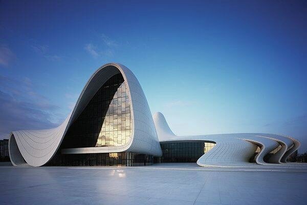 2. Arhitektuuri näide - Heydar Aliyev Centre - Zaha Hadid