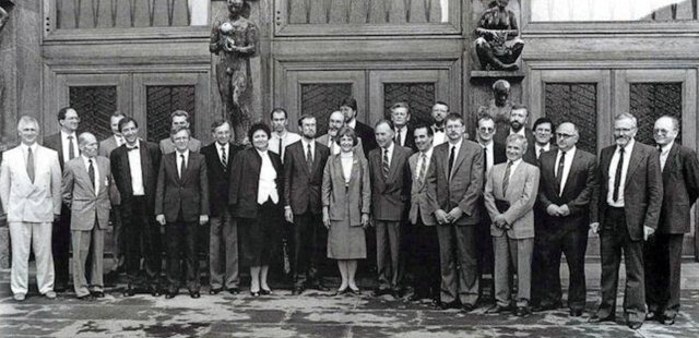 April 1990 -> PRVE VEČSTRANKARSKE VOLITVE