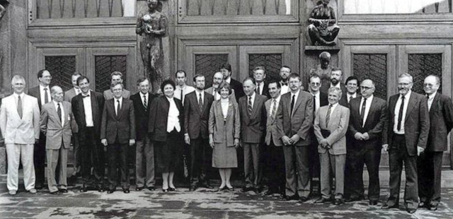 April 1990 -> PRVE VEČSTRANKARSKE VOLITVE