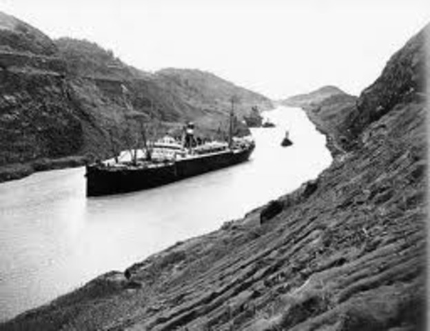1914 panama canal opens