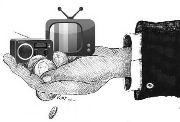 López Mateos promulga la Ley de Radio y Televisión.