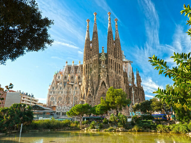 Arhitektuur- La Sagrada Familia