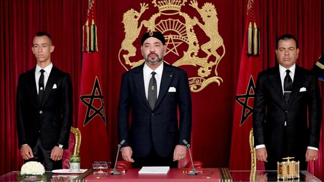 MORT DE HASSAN ll I MOHAMED Vl ES COMBERTEIX EN JEFE DE L'ESTAT