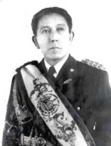 presidente de la republica General Salvador Castaneda Castro