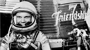 John Glenn recorre l’òrbita terrestre