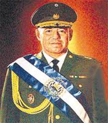 General Fidel Sanchez HernándezPresidente de la República