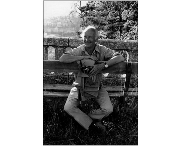 creó el primer prototipo, la UR-Leica, que utilizaba película en rollo de 35 milímetros, un estándar que había sido desarrollado en 1889 a medias por Kodak y Thomas Alva Edison.