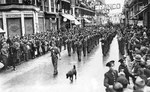 Entran las tropas franquistas en Málaga
