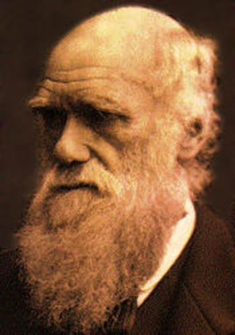Fallece Charles Robert Darwin.
