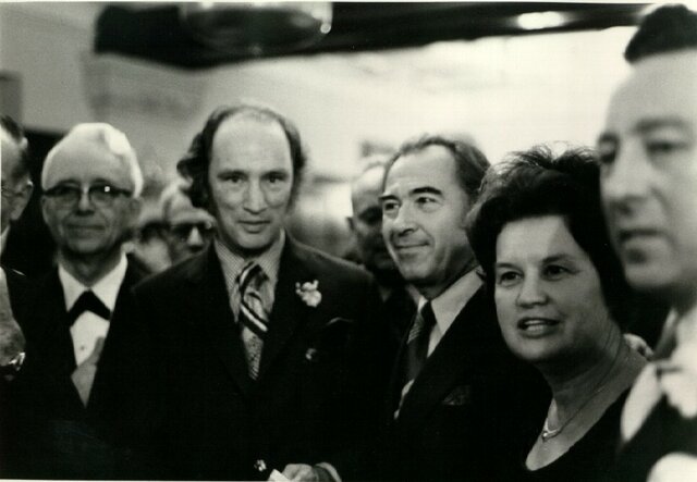 Le Canada adopte le multiculturalisme officiel