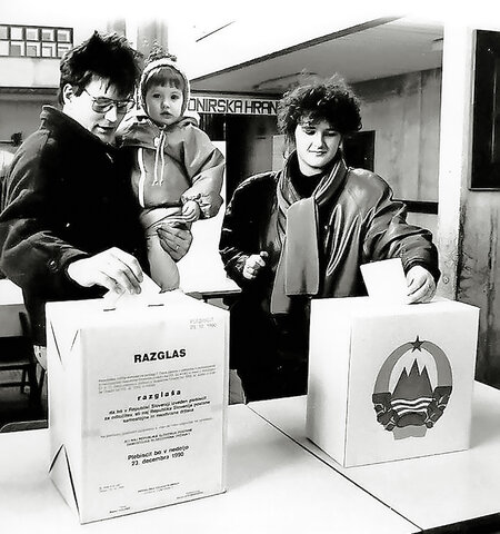 Plebiscit o samostojnosti Slovenije.