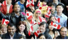 Le Canada adopte le multiculturalisme officiel.