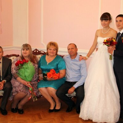 Timeline: Проблемный вопрос: "Как сохранитьсемейное наследие?"Семейное наследите можно сохранить тогда,когда будем повышать интерес к своей семьи и воспитать это в детях!