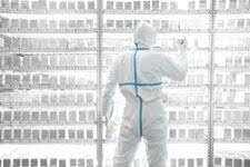 Los científicos del experimento OPERA anuncian la posible detección de partículas neutrino que viajan a una velocidad mayor que la de la luz, lo cual desafía la concepción tradicional del tiempo.