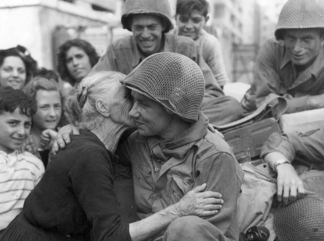 Allied troops liberate Rome