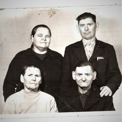 на фото мои бабушки и дедушки,со своими родителями