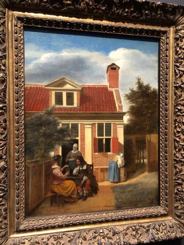 Een gezelschap op de plaats achter een huis